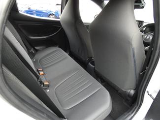 2021 Toyota YARIS - Thumbnail