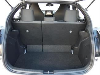 2021 Toyota YARIS - Thumbnail