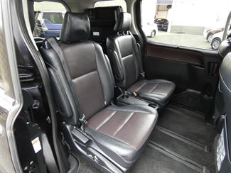 2015 Toyota Esquire - Thumbnail