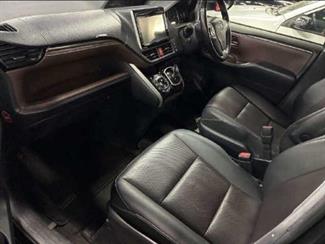 2015 Toyota Esquire - Thumbnail