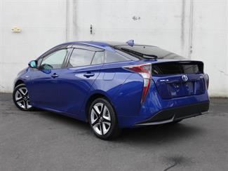 2017 Toyota Prius - Thumbnail