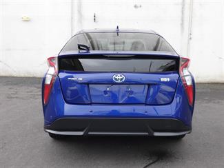 2017 Toyota Prius - Thumbnail