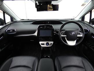 2017 Toyota Prius - Thumbnail