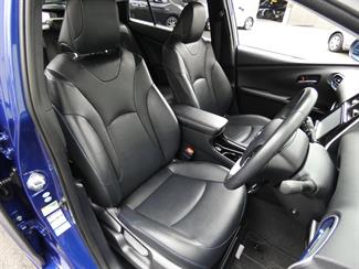 2017 Toyota Prius - Thumbnail