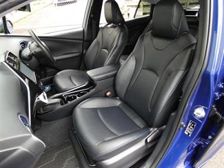 2017 Toyota Prius - Thumbnail