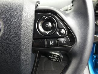 2019 Toyota Prius - Thumbnail