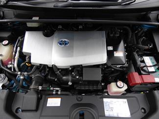 2019 Toyota Prius - Thumbnail