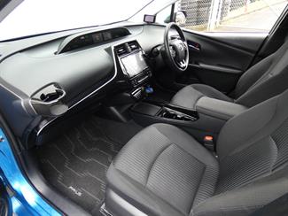 2019 Toyota Prius - Thumbnail