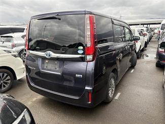 2015 Toyota Esquire - Thumbnail