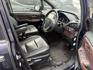 2015 Toyota Esquire - Thumbnail