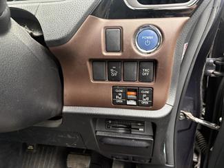 2015 Toyota Esquire - Thumbnail