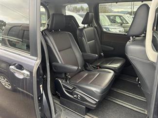 2015 Toyota Esquire - Thumbnail