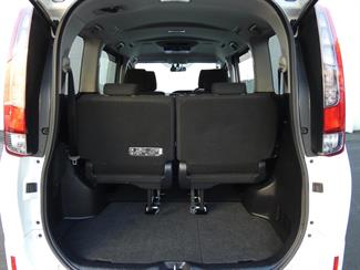 2015 Toyota Noah - Thumbnail