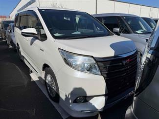 2015 Toyota Noah - Thumbnail