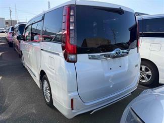 2015 Toyota Noah - Thumbnail