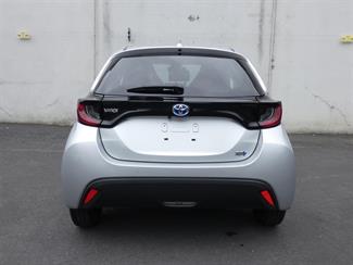2021 Toyota YARIS - Thumbnail