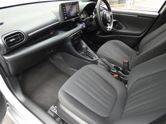 2021 Toyota YARIS - Thumbnail