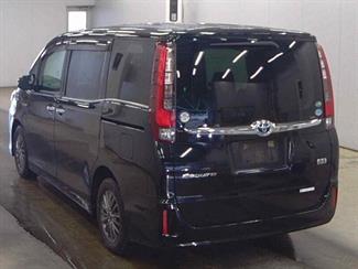 2015 Toyota Esquire - Thumbnail