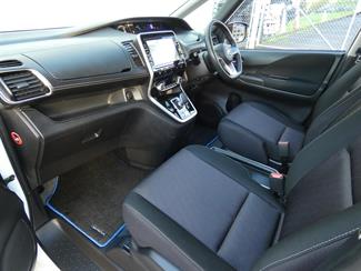 2018 Nissan SERENA - Thumbnail