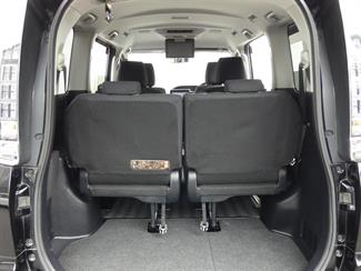 2014 Toyota Voxy - Thumbnail