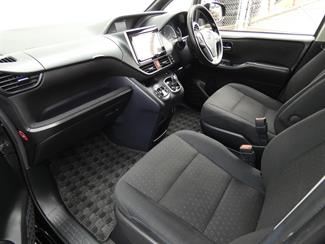 2014 Toyota Voxy - Thumbnail