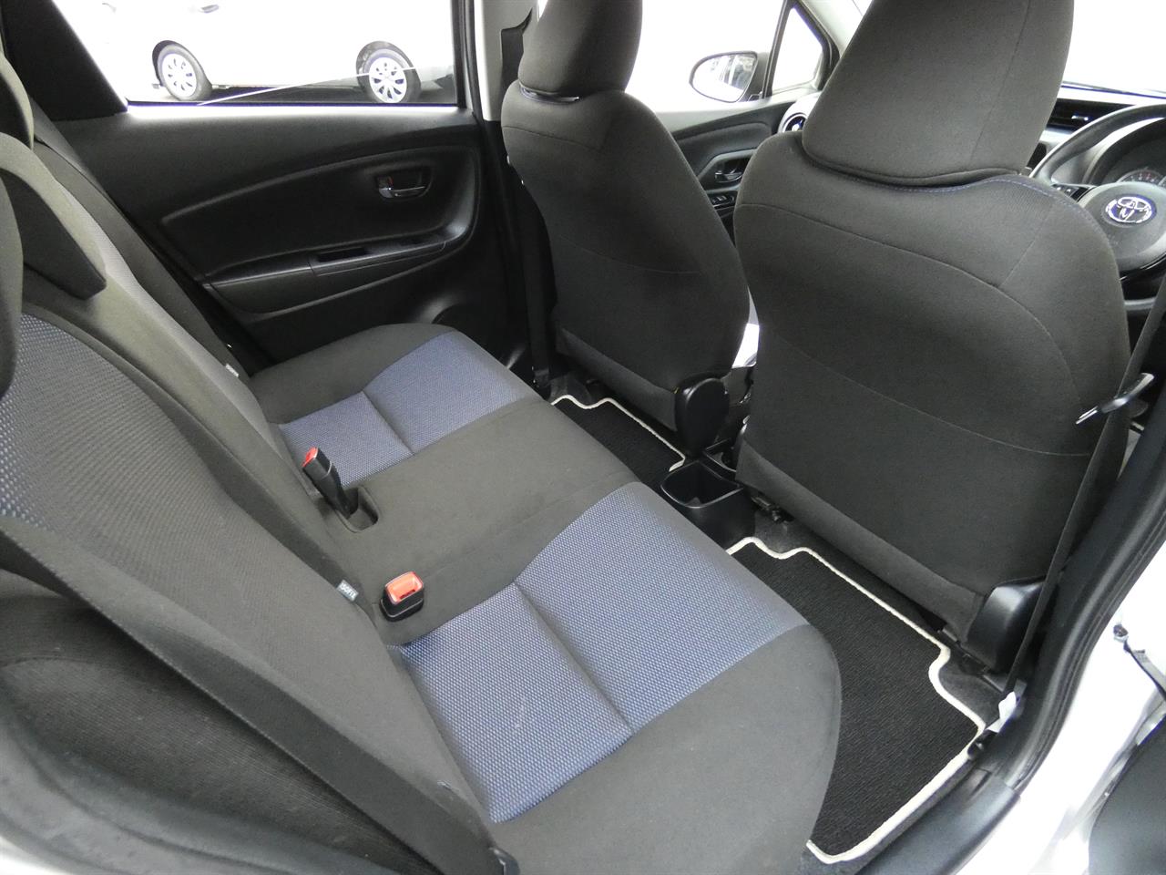 2016 Toyota VITZ