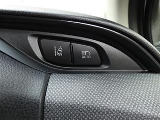 2016 Toyota VITZ - Thumbnail