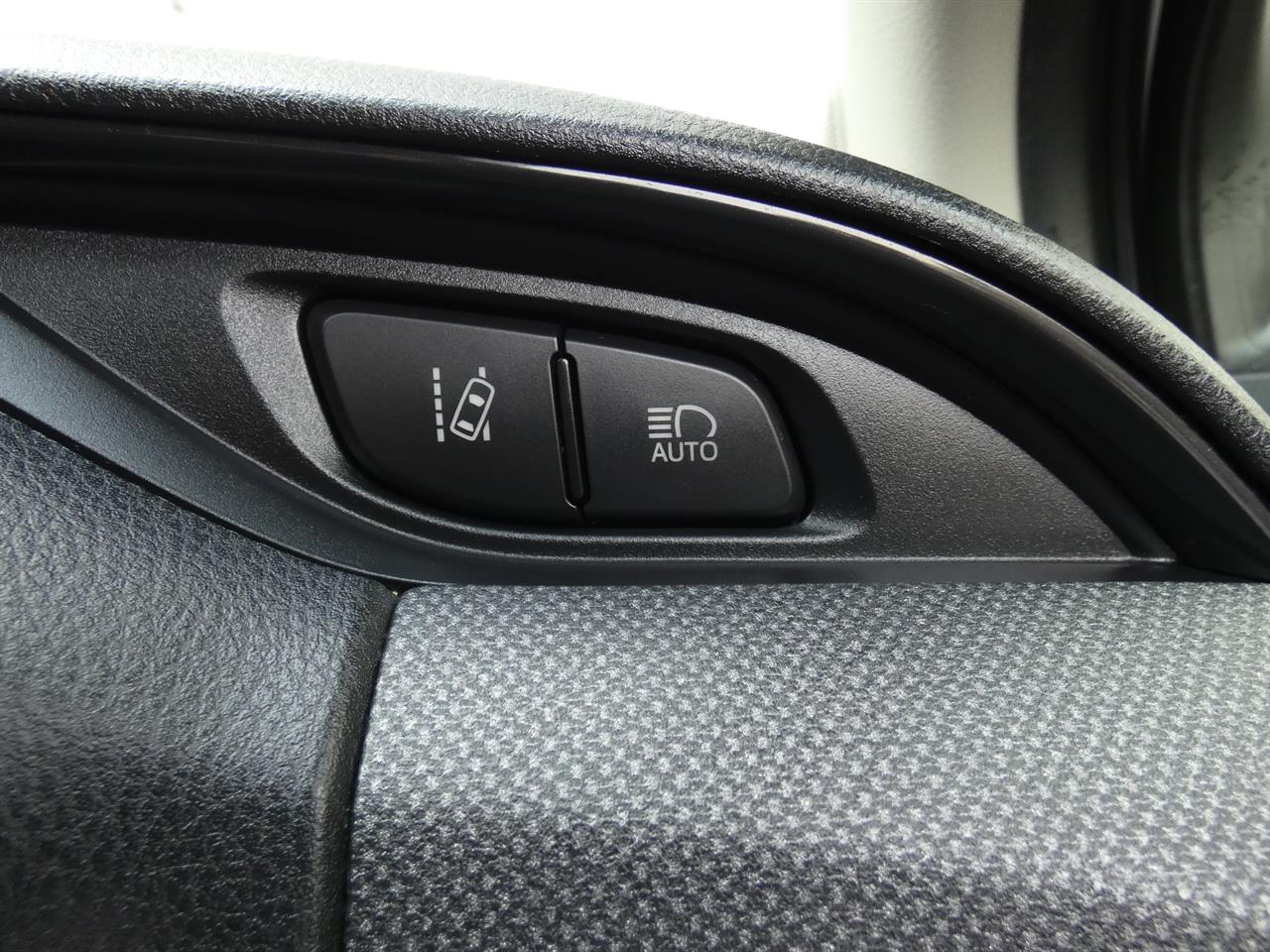 2016 Toyota VITZ