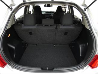 2016 Toyota VITZ - Thumbnail