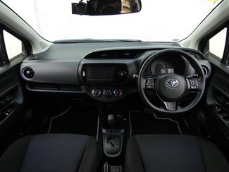 2016 Toyota VITZ - Thumbnail