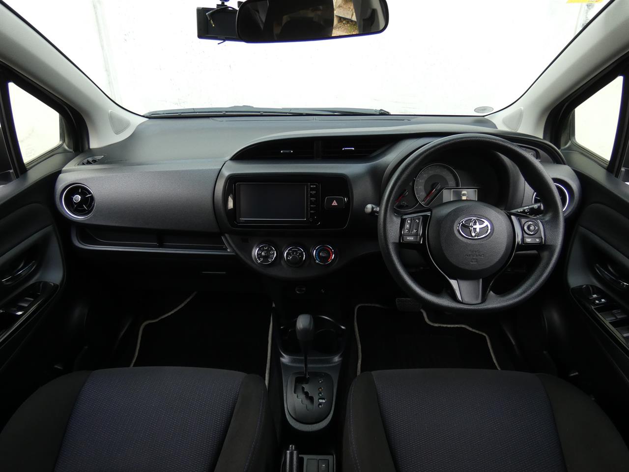 2016 Toyota VITZ