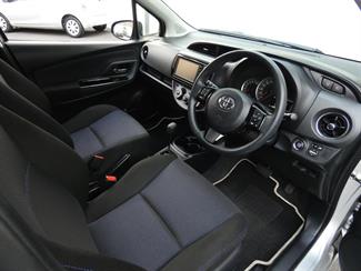 2016 Toyota VITZ - Thumbnail