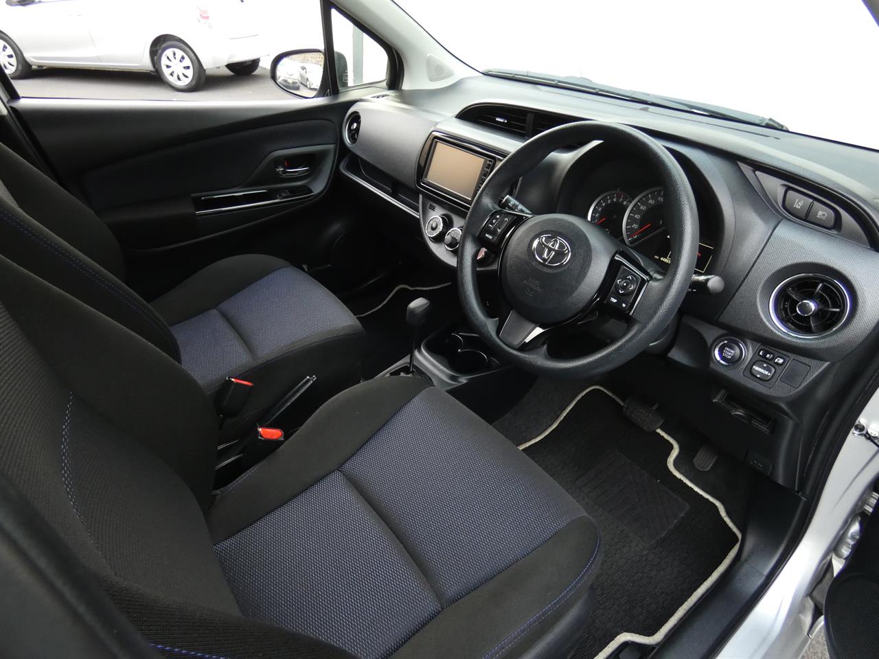 2016 Toyota VITZ