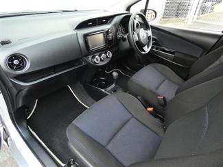 2016 Toyota VITZ - Thumbnail