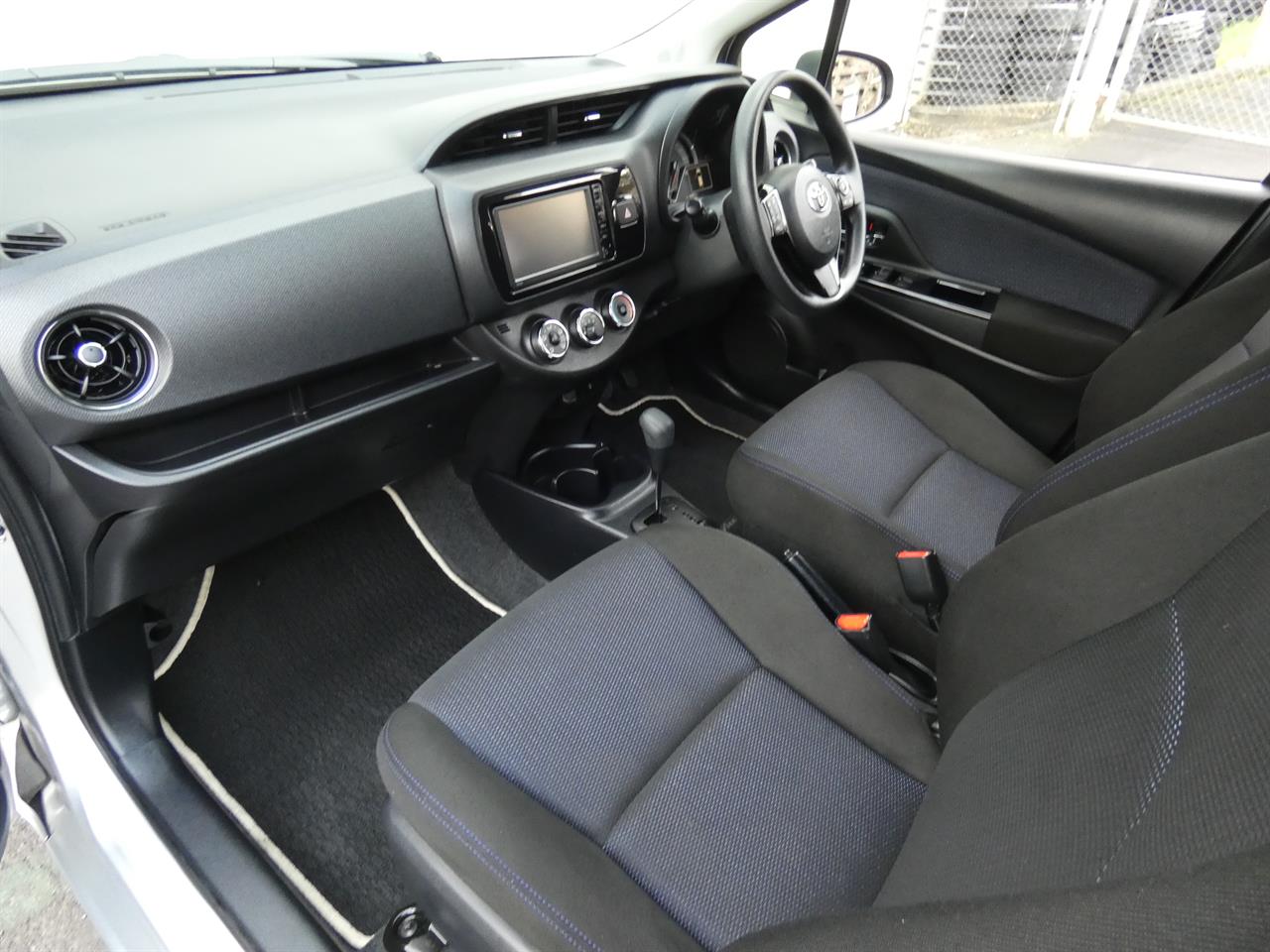 2016 Toyota VITZ