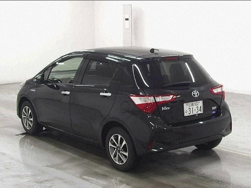 2017 Toyota VITZ