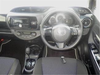 2017 Toyota VITZ - Thumbnail