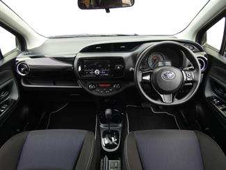 2017 Toyota VITZ - Thumbnail