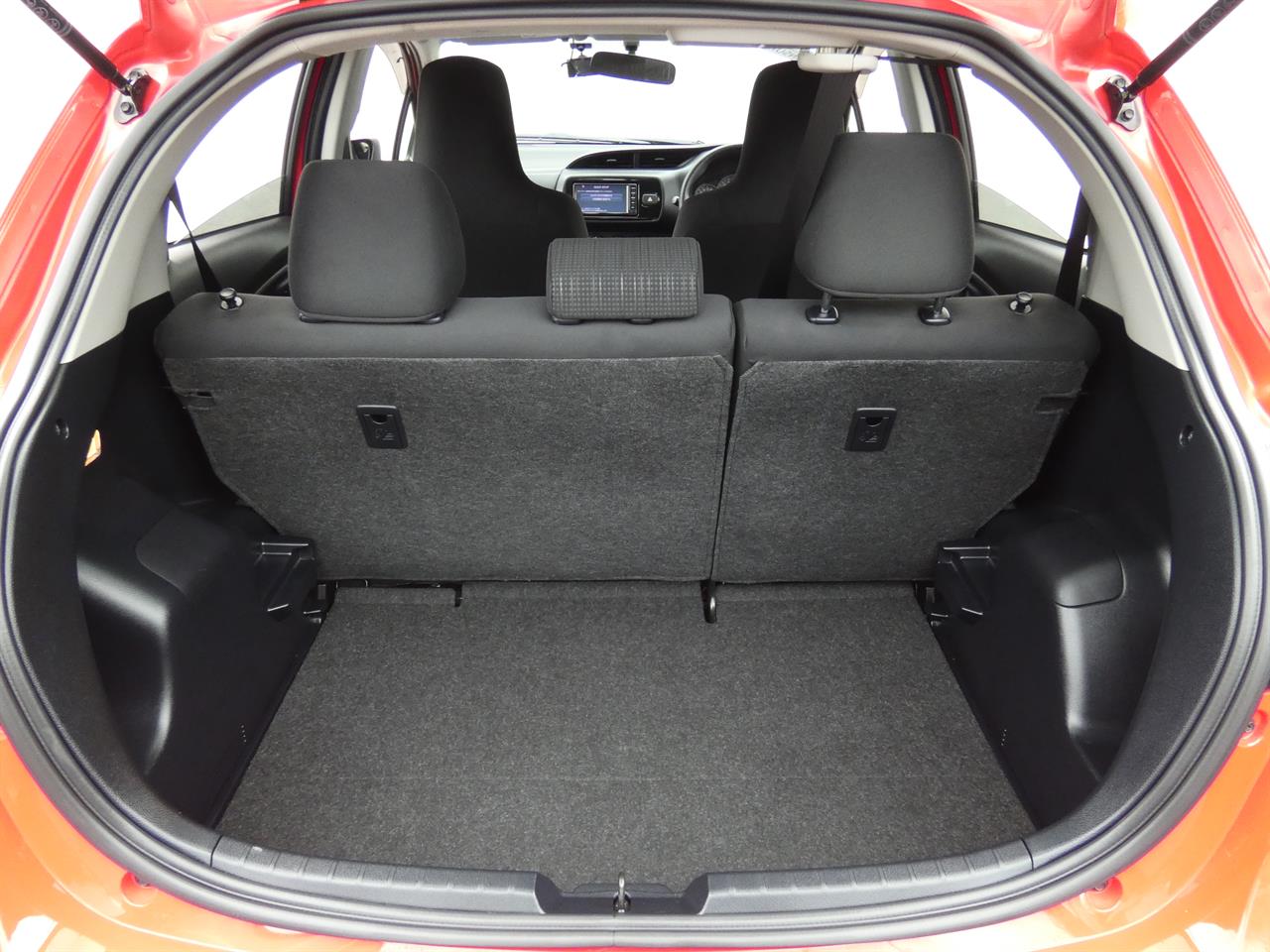 2017 Toyota VITZ