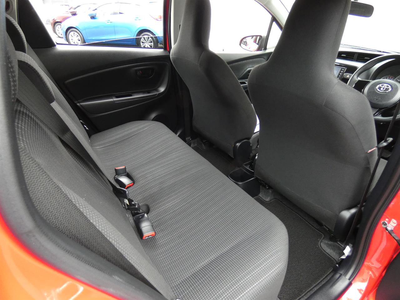 2017 Toyota VITZ