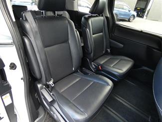 2015 Toyota Esquire - Thumbnail