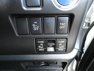 2015 Toyota Esquire - Thumbnail