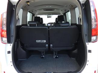 2015 Toyota Esquire - Thumbnail