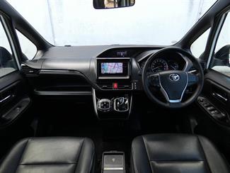 2015 Toyota Esquire - Thumbnail