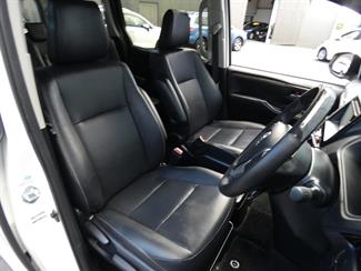 2015 Toyota Esquire - Thumbnail