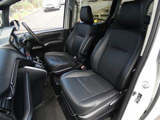 2015 Toyota Esquire - Thumbnail