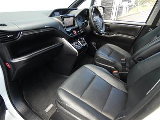 2015 Toyota Esquire - Thumbnail