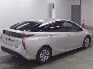 2017 Toyota Prius - Thumbnail
