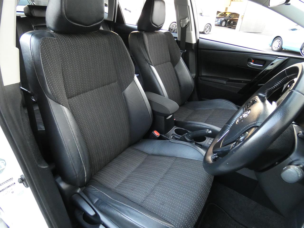 2017 Toyota AURIS