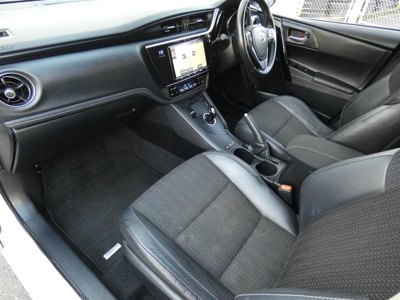 2017 Toyota AURIS